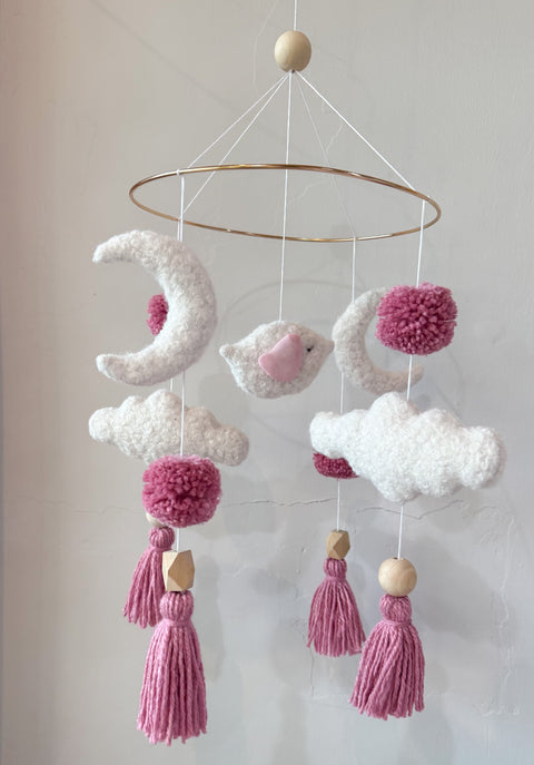 Móvil pajarito y nubes