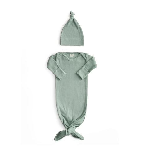 Juego de traje anudado y gorrito