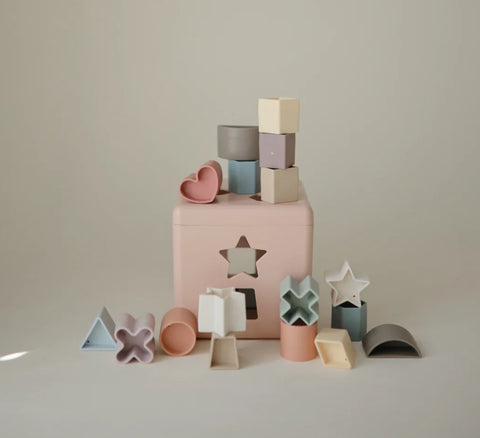 Caja con figuras - mushie