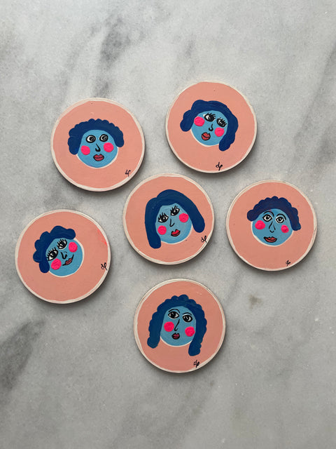 Set de portavasos peach con azul y chapas neón