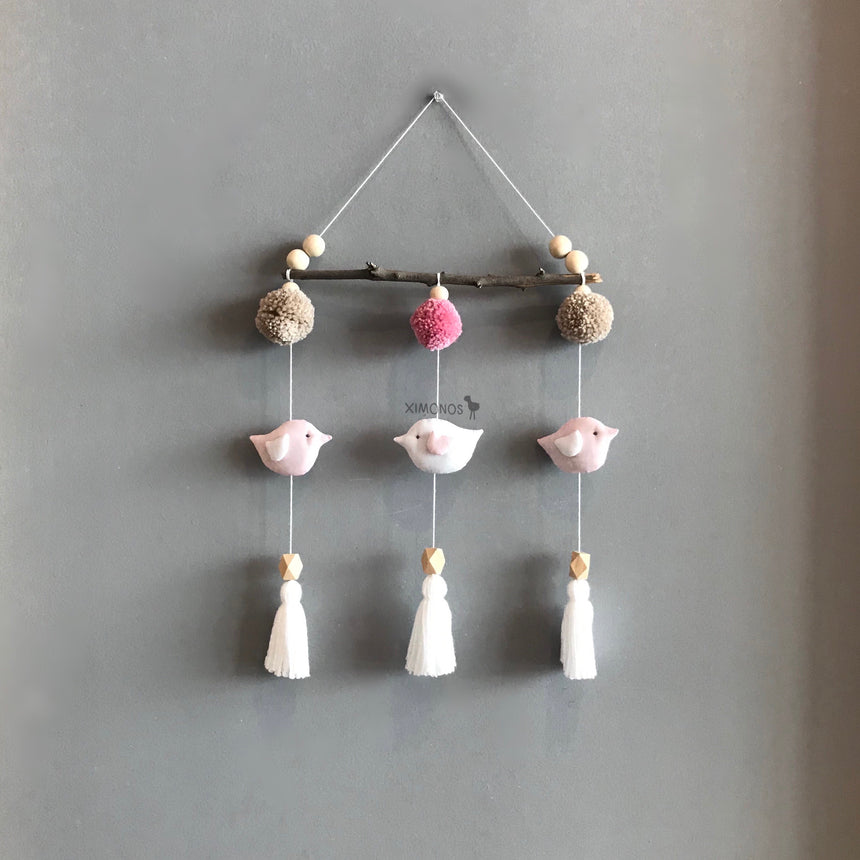 Móvil de pared Pajaritos y pompoms